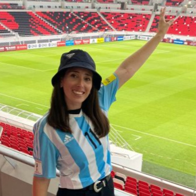 "En Qatar no hay gente sin trabajo y el sueldo más bajo es de 800 dólares" 3 camila morales qatar
