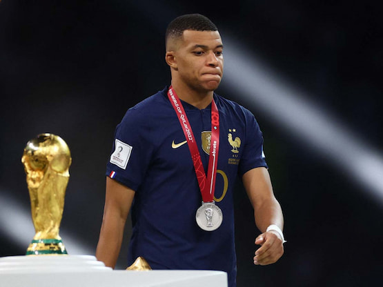 Video: el enojo de Mbappé con sus compañeros en el vestuario en la final de Qatar 2022 2 mbappe enojado vestuario final mundial qatar 2022