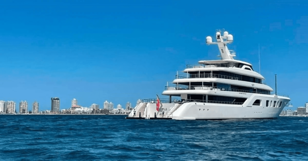 emir de Qatar llegó con su yate a la Argentina