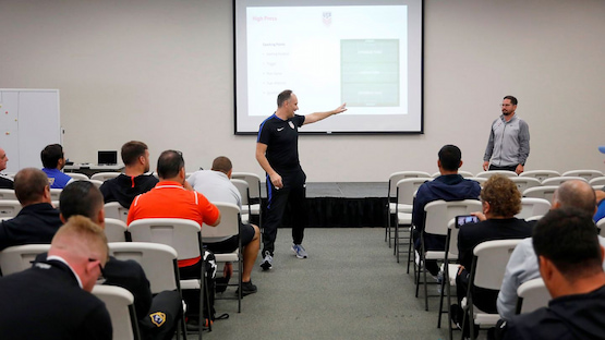 cóm hacer un Curso de entrenador de fútbol en Estados Unidos